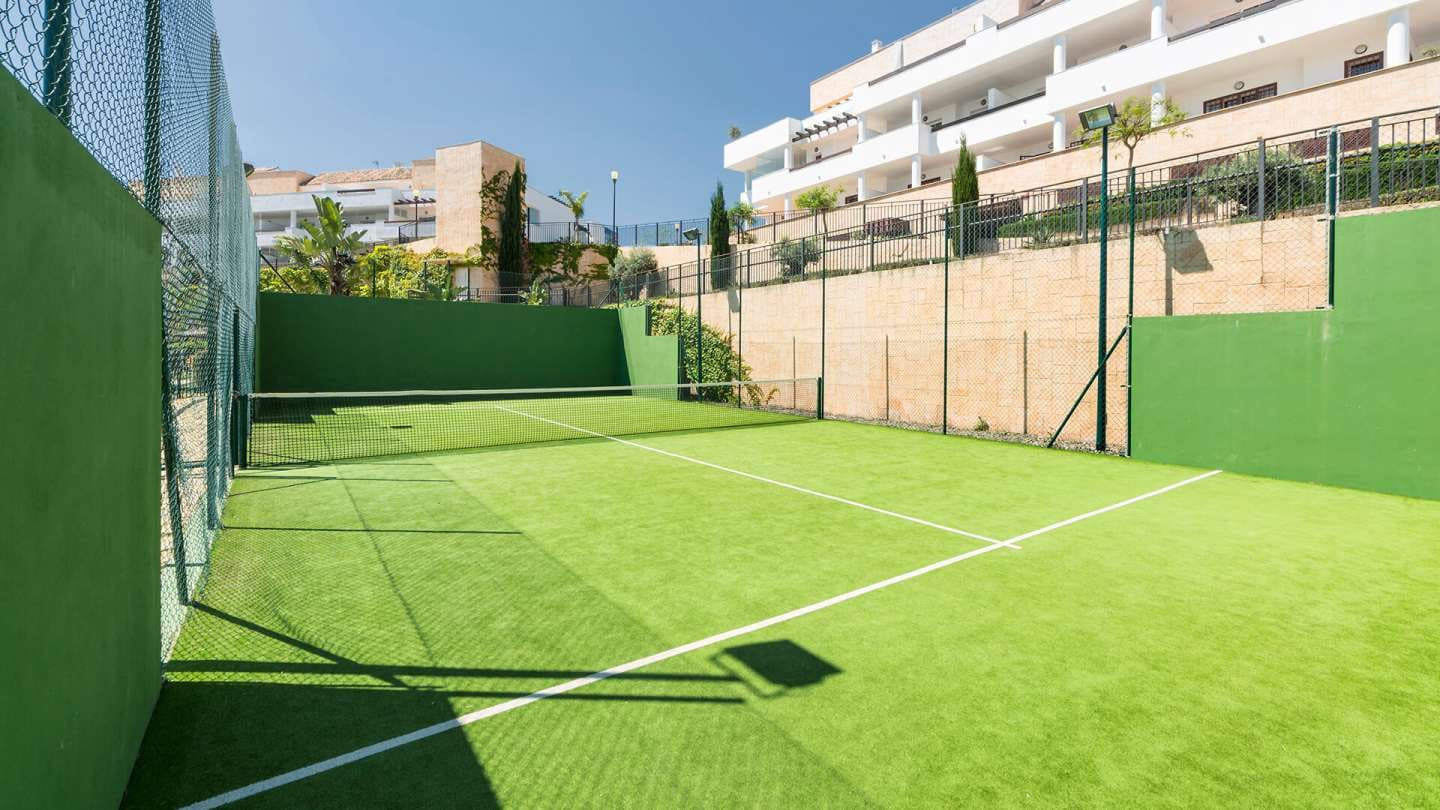 3 bedroom Flat for sale in La Alcaidesa with pool - € 290,000 (Ref: 9468808)