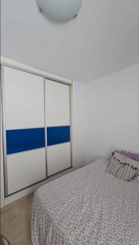 Pareado de 3 habitaciones en La Línea de la Concepción en venta con piscina - 290.000 € (Ref: 9478918)