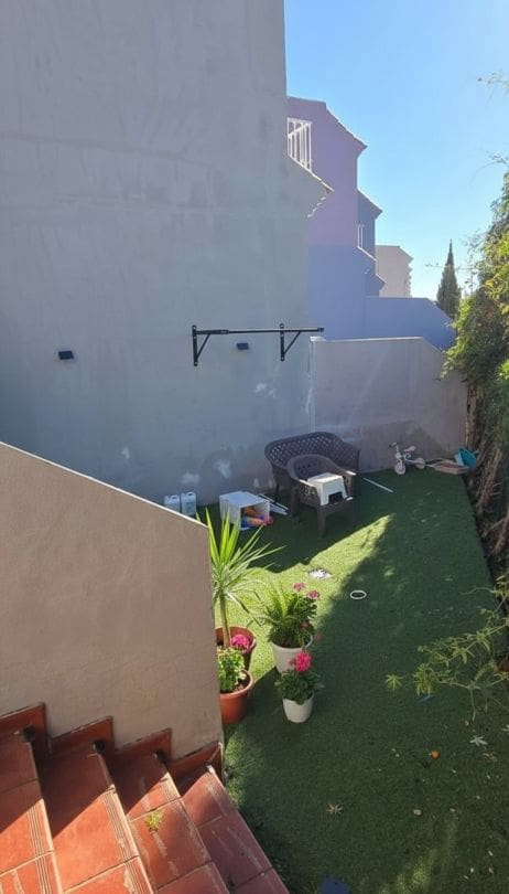 Pareado de 3 habitaciones en La Línea de la Concepción en venta con piscina - 290.000 € (Ref: 9478918)