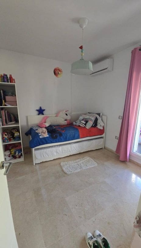 Pareado de 3 habitaciones en La Línea de la Concepción en venta con piscina - 290.000 € (Ref: 9478918)