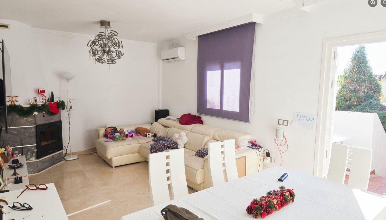 Pareado de 3 habitaciones en La Línea de la Concepción en venta con piscina - 290.000 € (Ref: 9478918)