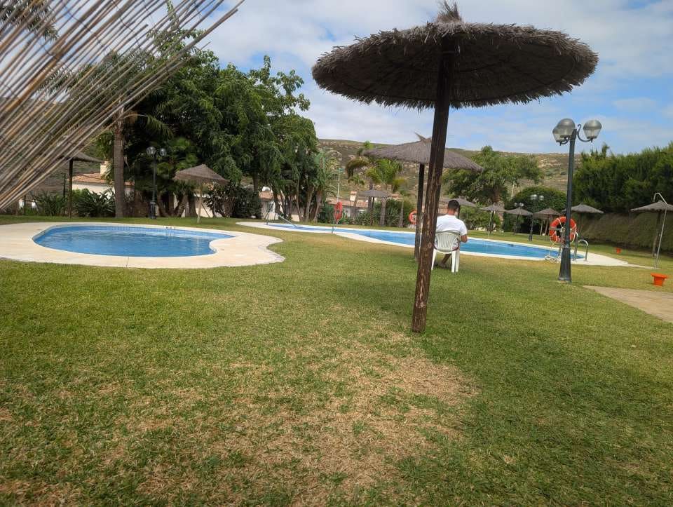 Pareado de 3 habitaciones en La Línea de la Concepción en venta con piscina - 290.000 € (Ref: 9478918)