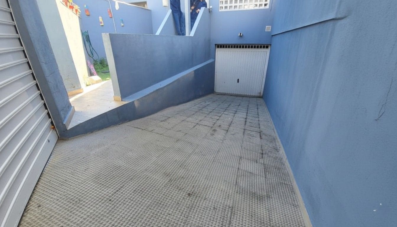 Pareado de 3 habitaciones en La Línea de la Concepción en venta con piscina - 290.000 € (Ref: 9478918)