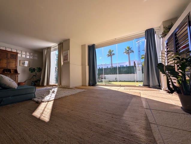 2 bedroom Flat for rent in La Alcaidesa with pool - € 1,300 (Ref: 9491450)