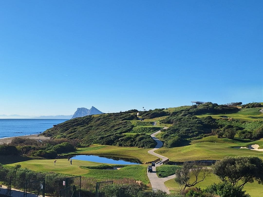 3 bedroom Apartment for sale in La Linea de la Concepcion - € 576,000 (Ref: 9502672)