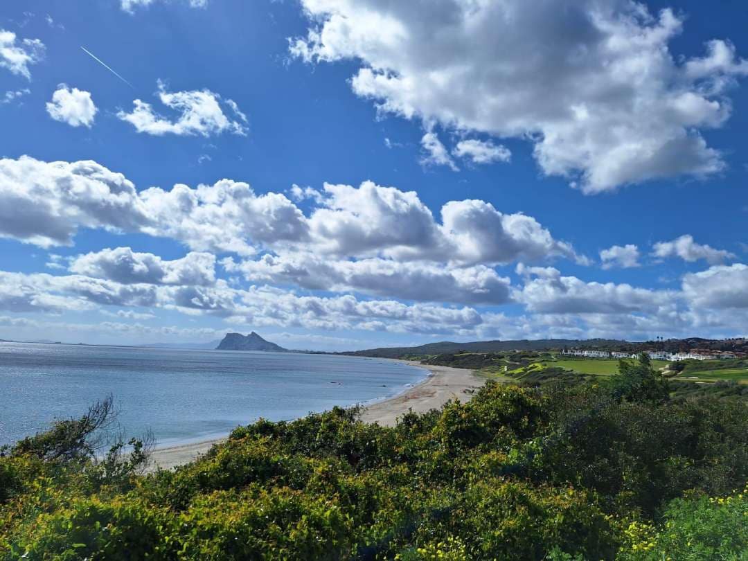 2 soverom Leilighet til salgs i La Linea de la Concepcion med svømmebasseng - € 342 000 (Ref: 9523364)