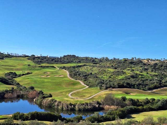 2 makuuhuone Huoneisto myytävänä paikassa La Línea de la Concepción mukana uima-altaan - 398 000 € (Ref: 9529168)