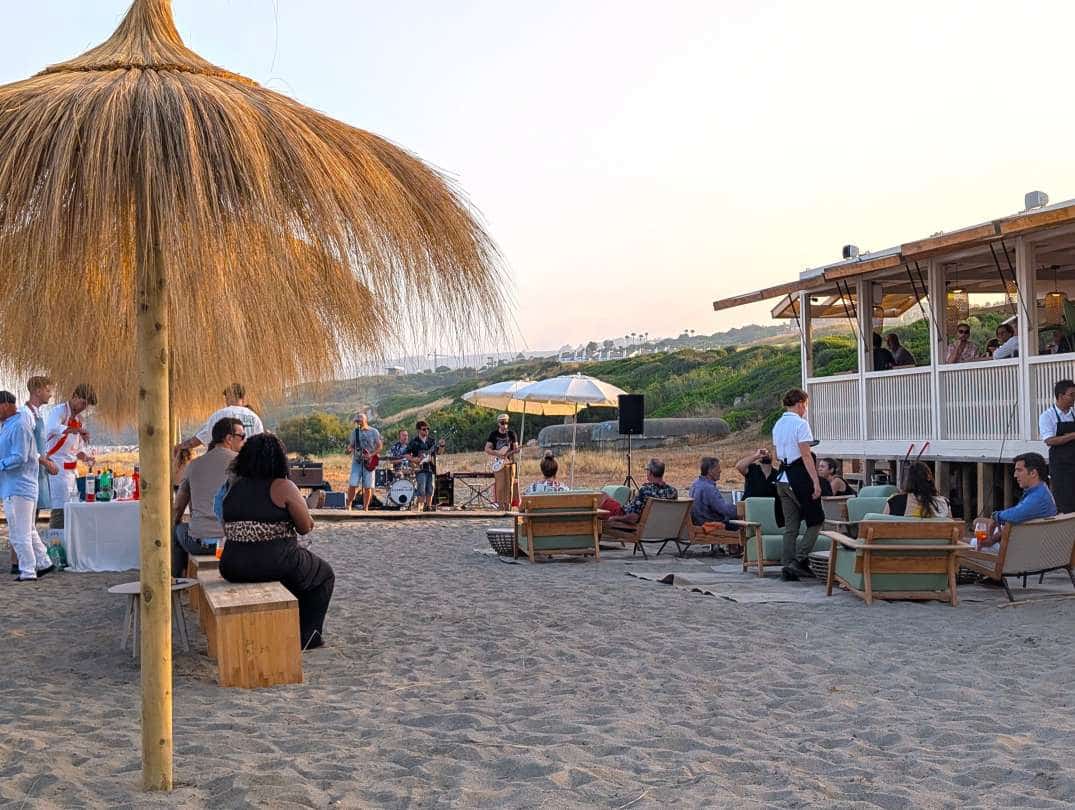 2 makuuhuone Huoneisto myytävänä paikassa La Linea de la Concepcion mukana uima-altaan - 398 000 € (Ref: 9529168)