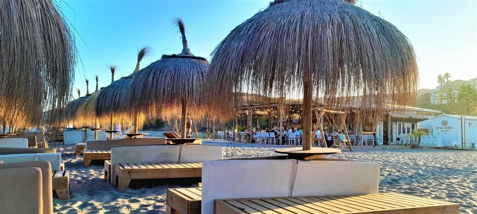 2 makuuhuone Huoneisto myytävänä paikassa La Linea de la Concepcion mukana uima-altaan - 350 000 € (Ref: 9532992)