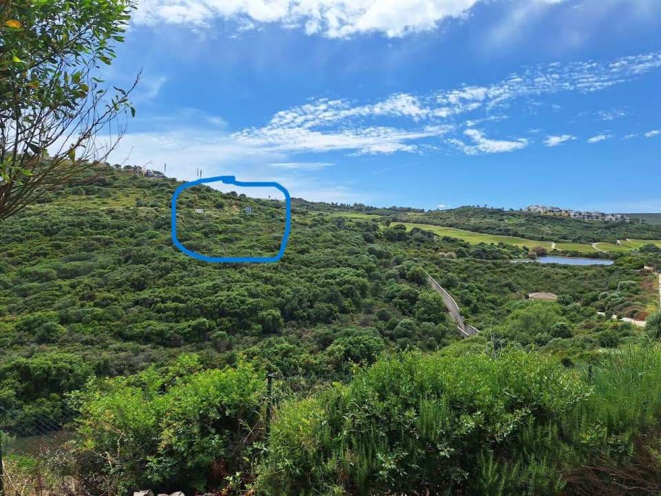 2 makuuhuone Huoneisto myytävänä paikassa La Linea de la Concepcion mukana uima-altaan - 350 000 € (Ref: 9532992)