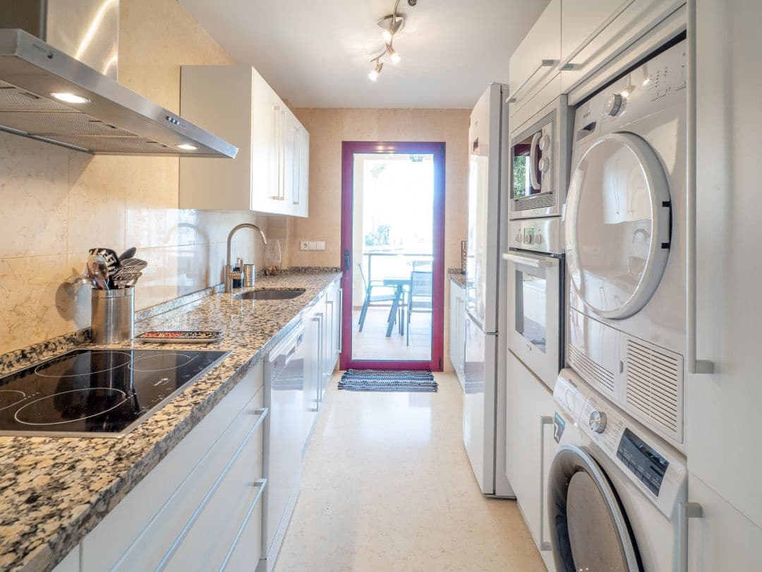 2 Zimmer Wohnung zu vermieten in Sotogrande - 2.000 € (Ref: 9535363)