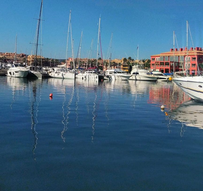 6 Zimmer Villa zu verkaufen in La Linea de la Concepcion mit Pool - 3.995.000 € (Ref: 9542520)