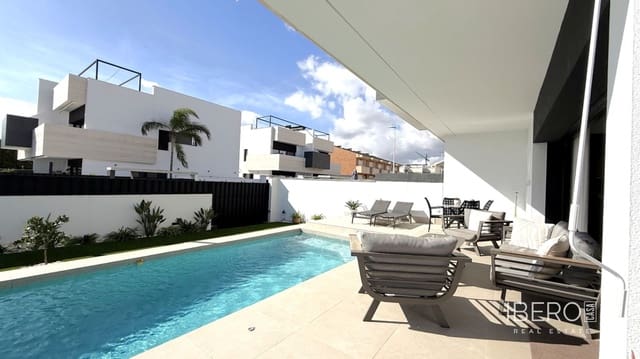 Villa til salg i Pilar de la Horadada ciudad, Pilar de la Horadada med garage - € 429.000 (Ref: 9605368)