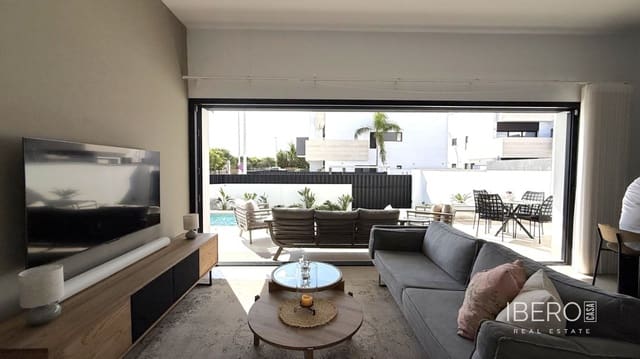 Villa til salg i Pilar de la Horadada ciudad, Pilar de la Horadada med garage - € 429.000 (Ref: 9605368)