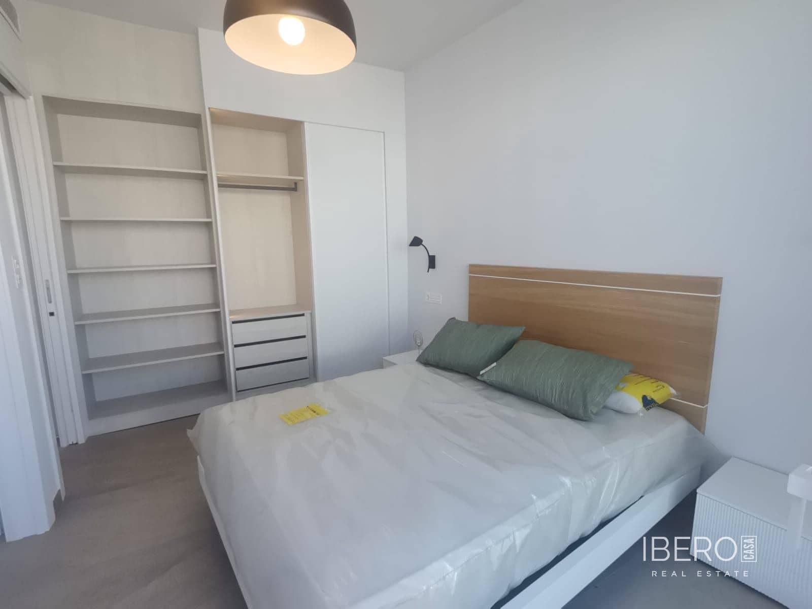 Apartment for sale in Torrevieja with garage - € 425,000 (Ref: 9605371)