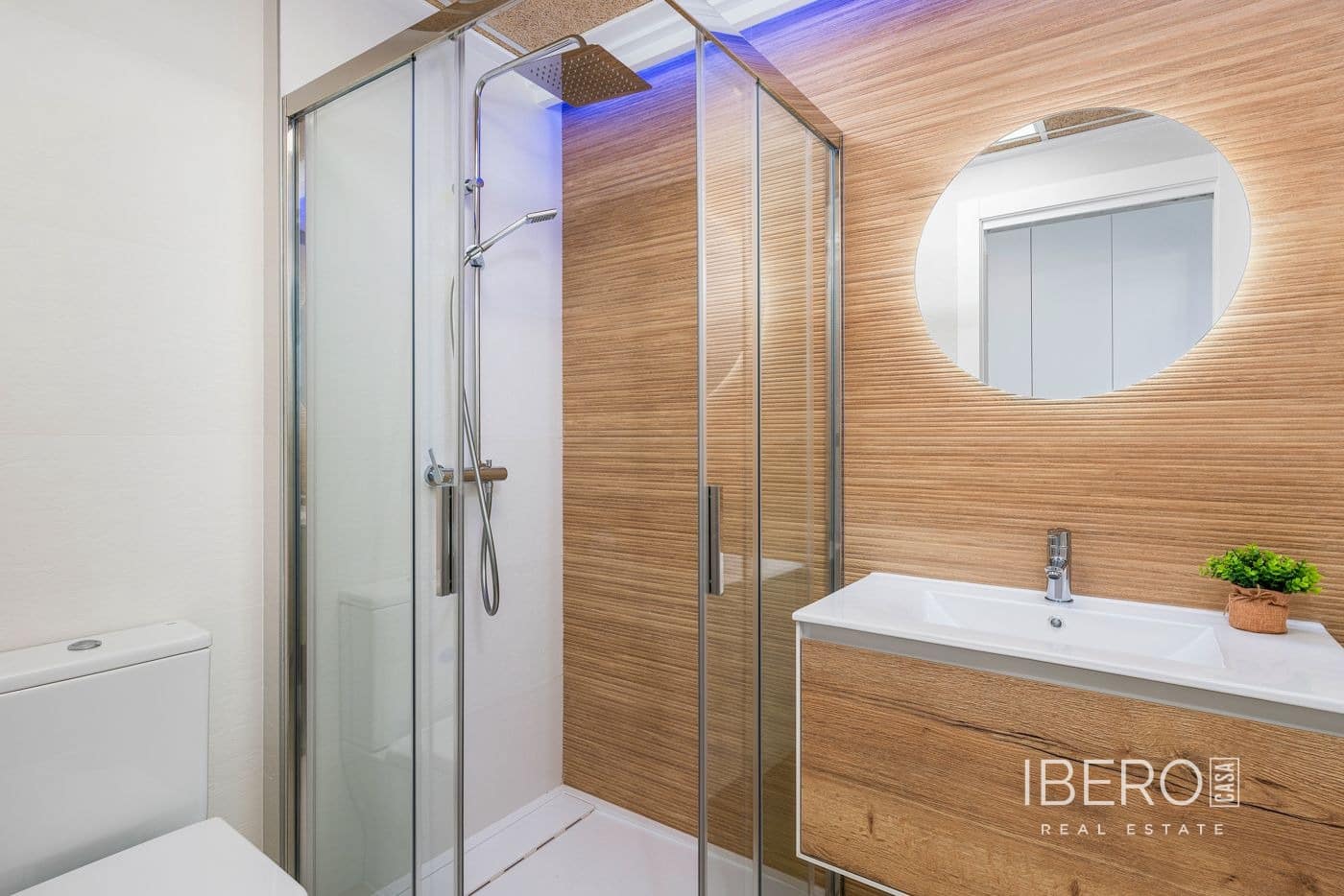 Lägenhet till salu i Torrevieja med garage - 285 000 € (Ref: 9605391)