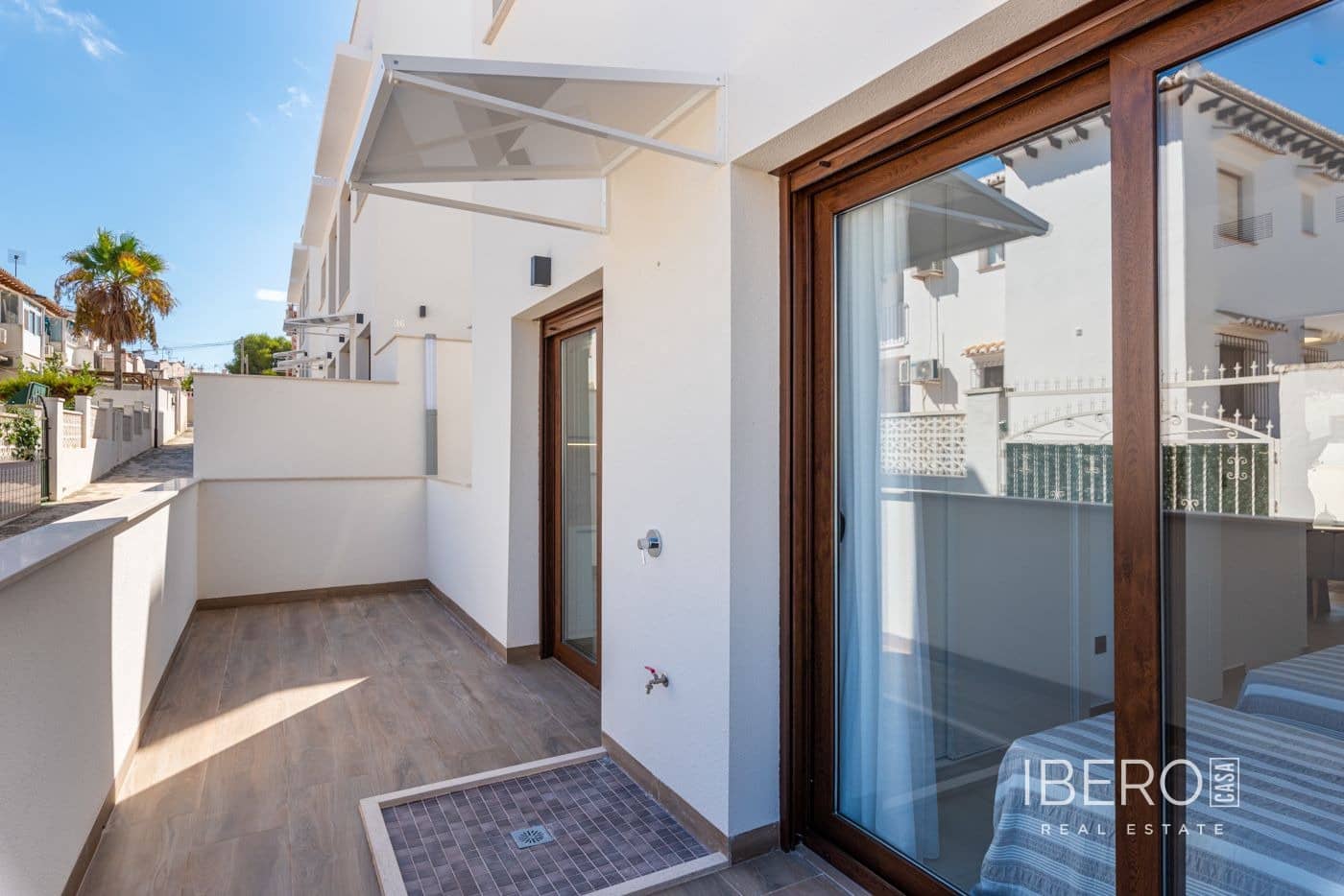 Lägenhet till salu i Torrevieja med garage - 285 000 € (Ref: 9605391)
