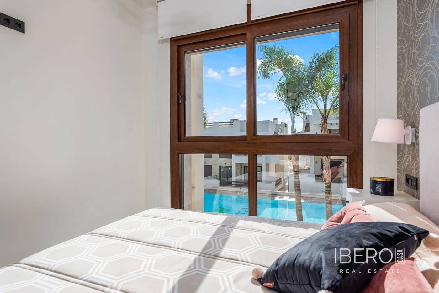 Lägenhet till salu i Torrevieja med garage - 285 000 € (Ref: 9605391)