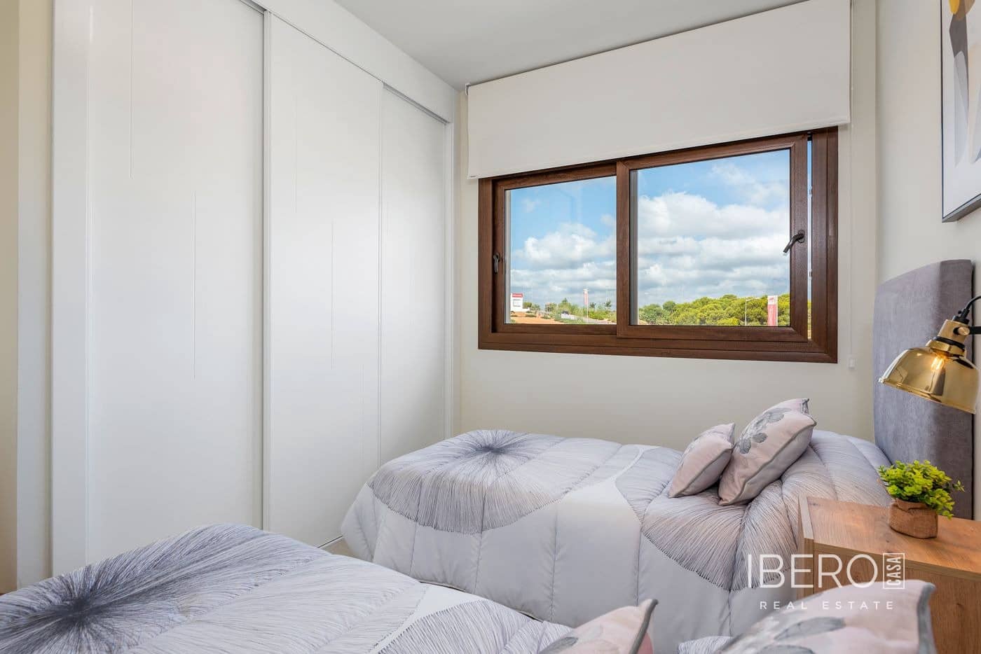 Lägenhet till salu i Torrevieja med garage - 285 000 € (Ref: 9605391)