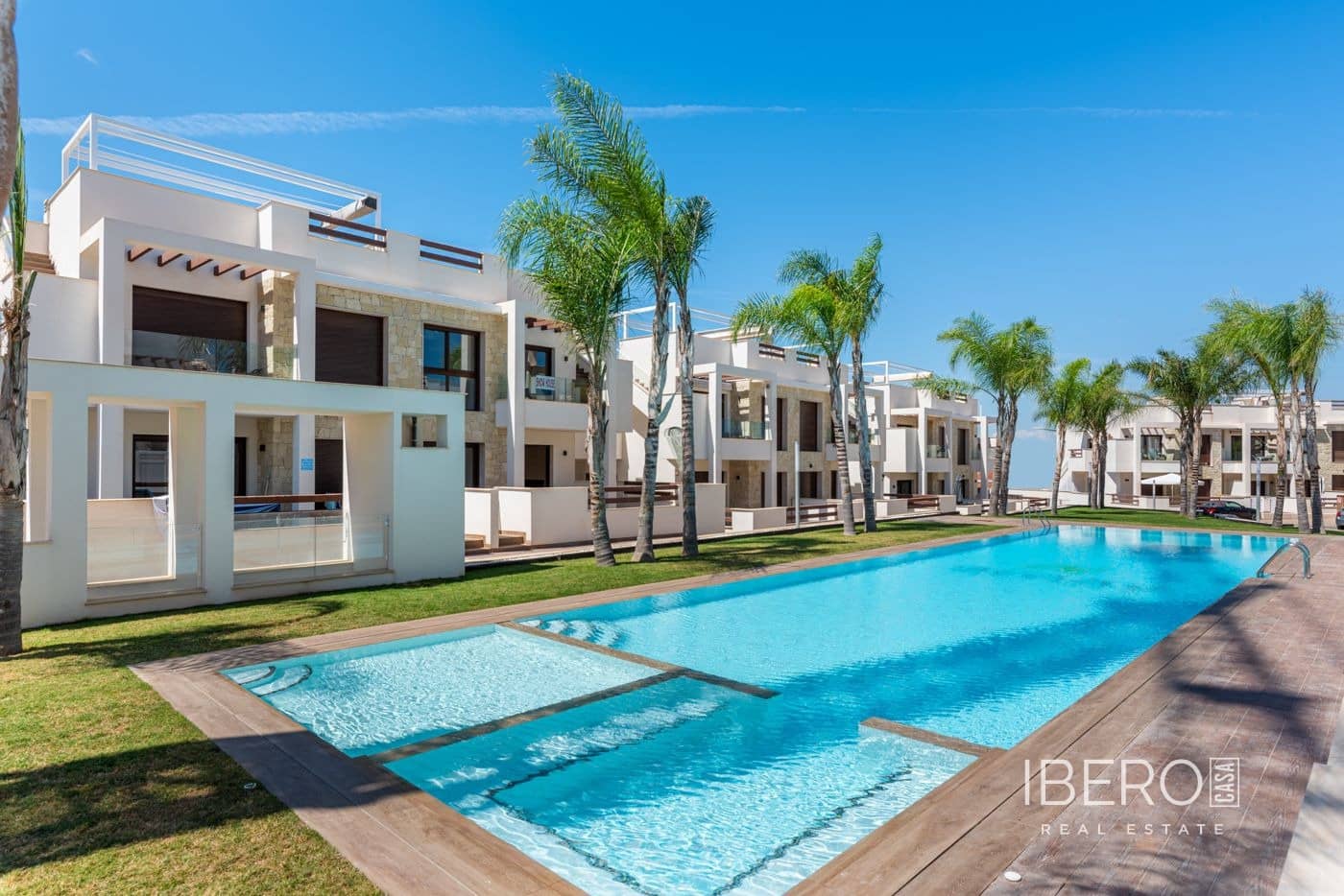 Lägenhet till salu i Torrevieja med garage - 285 000 € (Ref: 9605391)