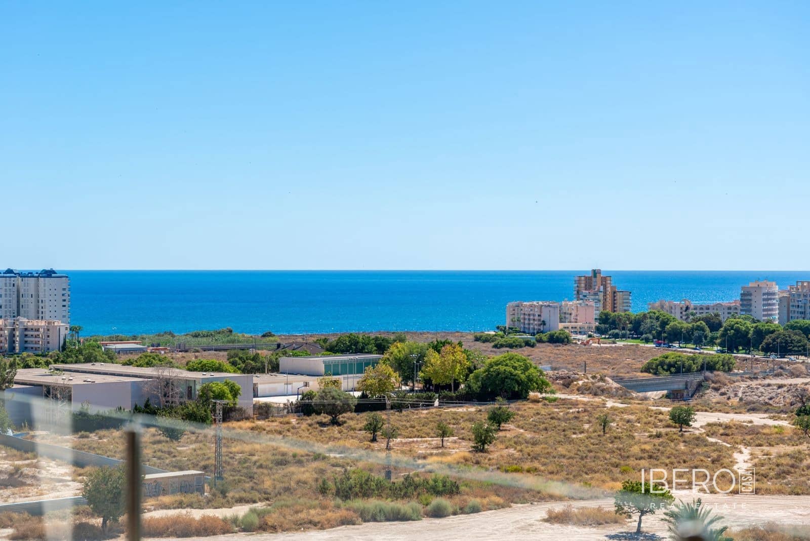 Leilighet til salgs i El Campello med garasje - € 485 000 (Ref: 9605392)