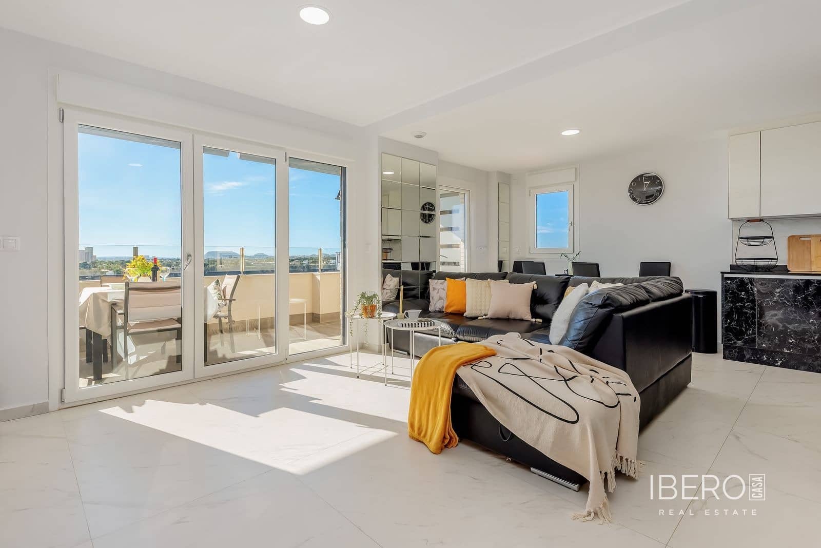 Leilighet til salgs i El Campello med garasje - € 485 000 (Ref: 9605392)