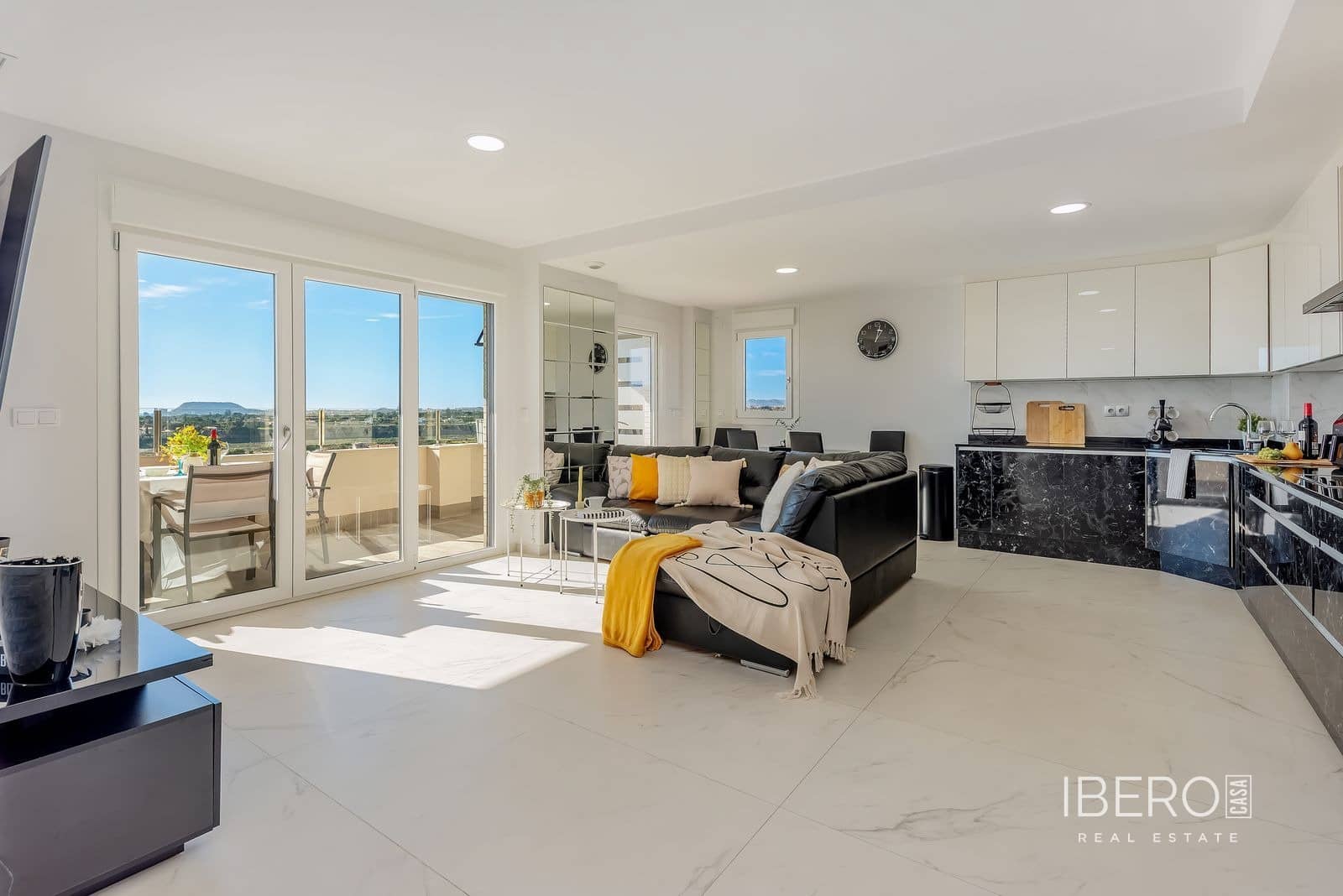 Leilighet til salgs i El Campello med garasje - € 485 000 (Ref: 9605392)