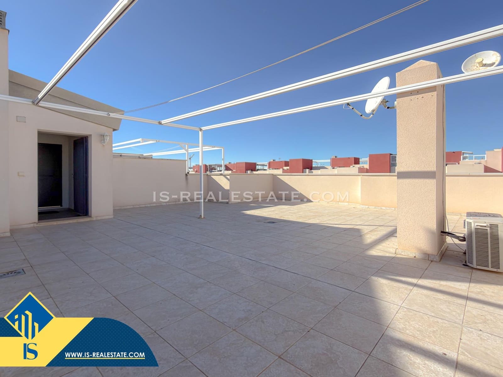 Bungalow de 2 habitaciones en Aguas Nuevas en venta con piscina garaje - 229.900 € (Ref: 9425879)