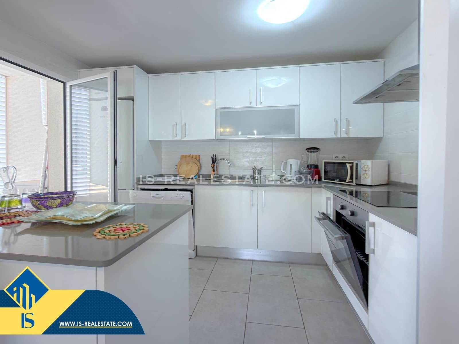 Bungalow de 2 habitaciones en Aguas Nuevas en venta con piscina garaje - 229.900 € (Ref: 9425879)