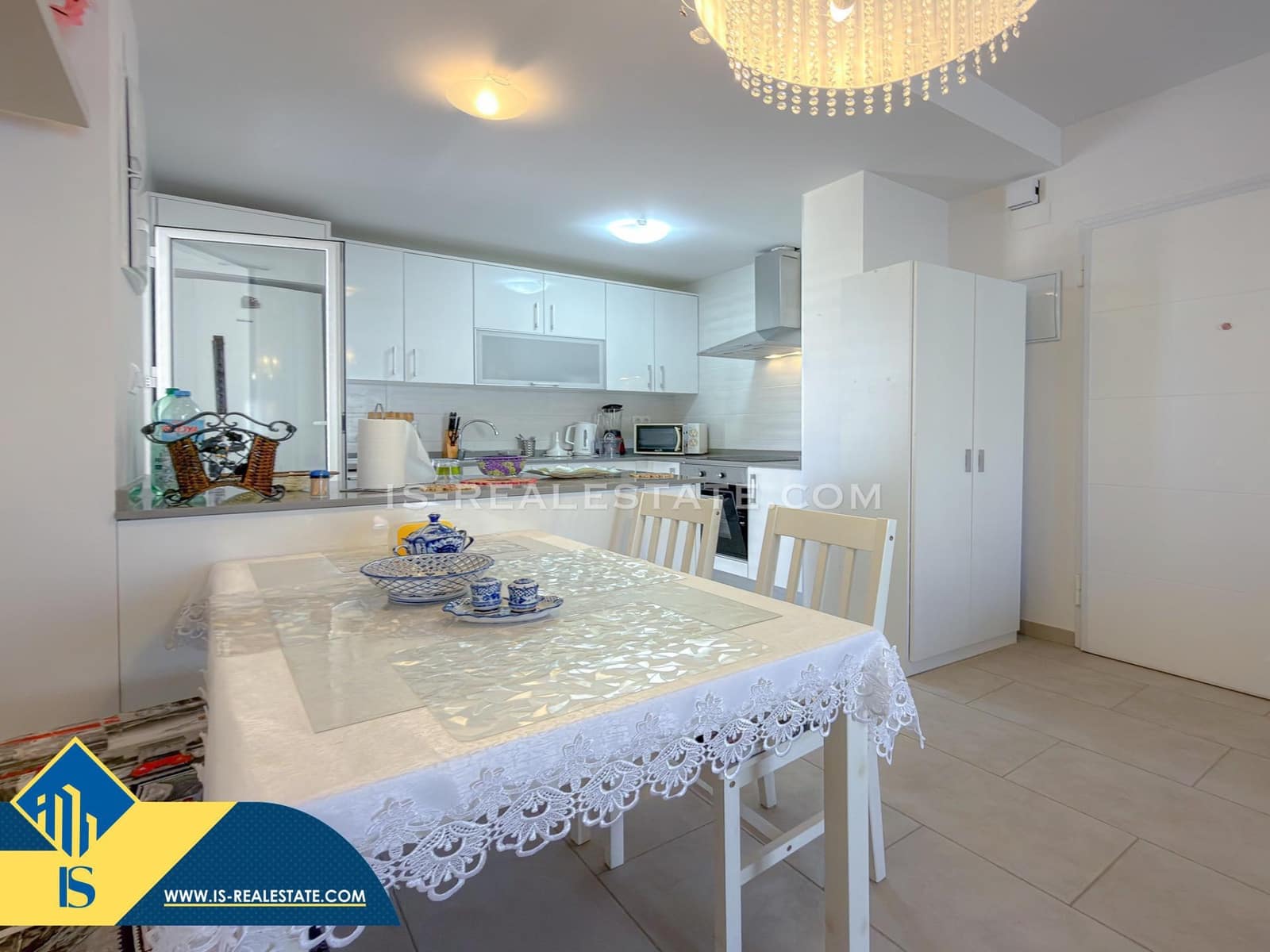 Bungalow de 2 habitaciones en Aguas Nuevas en venta con piscina garaje - 229.900 € (Ref: 9425879)