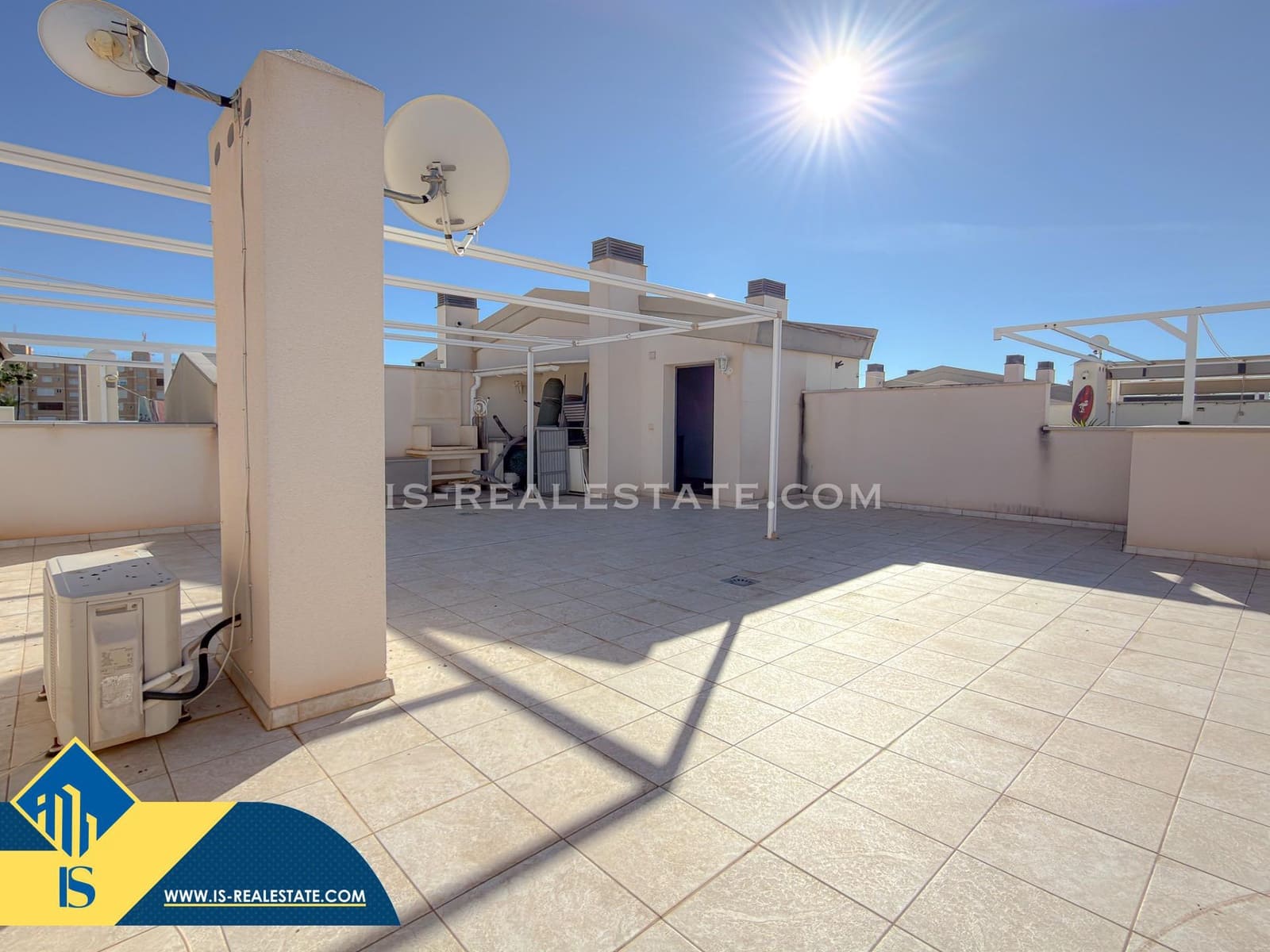 Bungalow de 2 habitaciones en Aguas Nuevas en venta con piscina garaje - 229.900 € (Ref: 9425879)