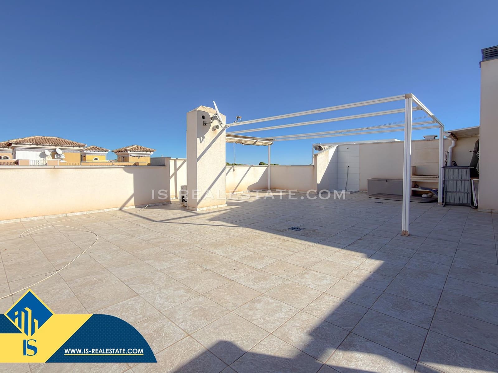 Bungalow de 2 habitaciones en Aguas Nuevas en venta con piscina garaje - 229.900 € (Ref: 9425879)