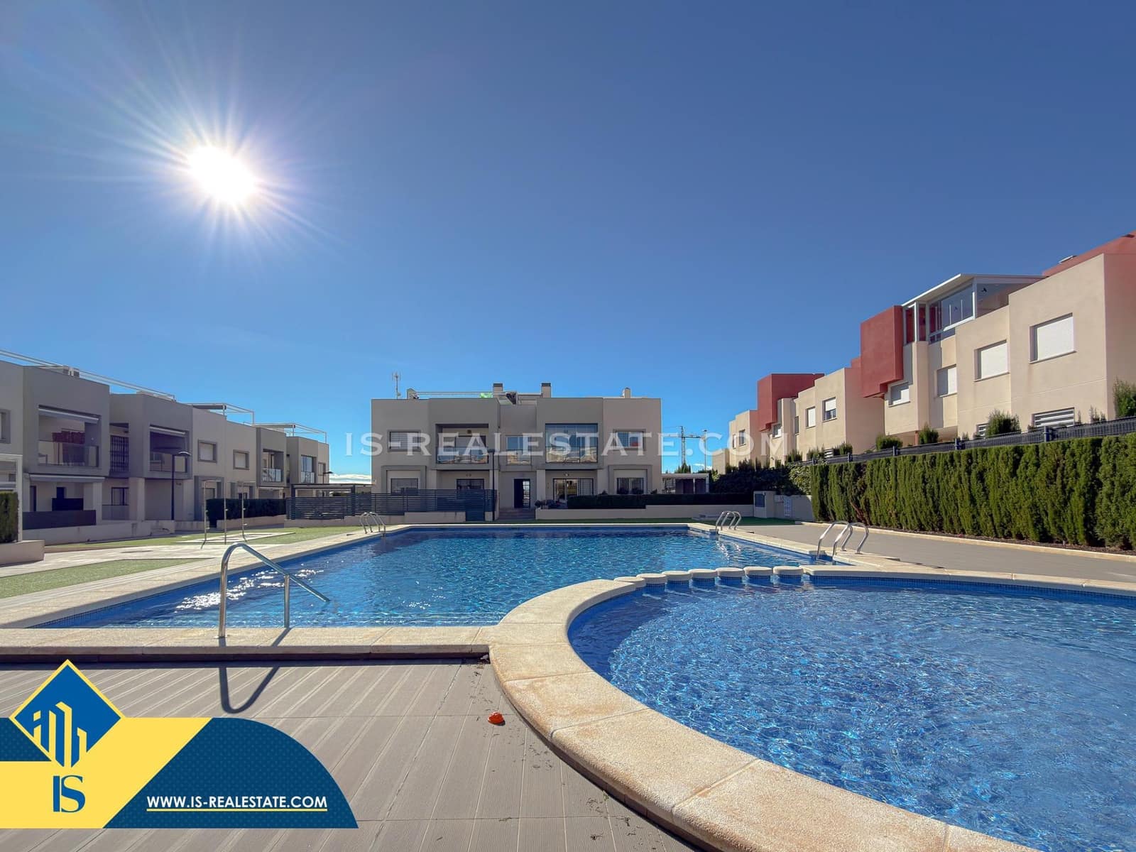 Bungalow de 2 habitaciones en Aguas Nuevas en venta con piscina garaje - 229.900 € (Ref: 9425879)