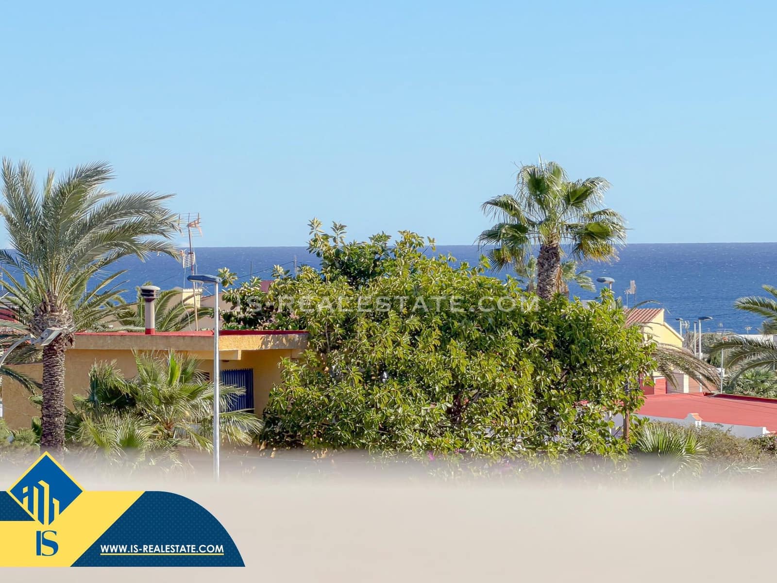 Bungalow de 2 habitaciones en Aguas Nuevas en venta con piscina garaje - 229.900 € (Ref: 9425879)