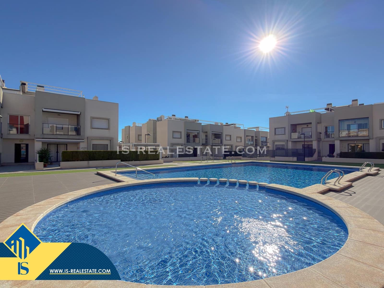 Bungalow de 2 habitaciones en Aguas Nuevas en venta con piscina garaje - 229.900 € (Ref: 9425879)