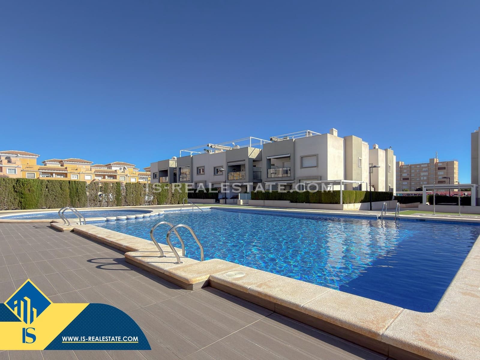 Bungalow de 2 habitaciones en Aguas Nuevas en venta con piscina garaje - 229.900 € (Ref: 9425879)