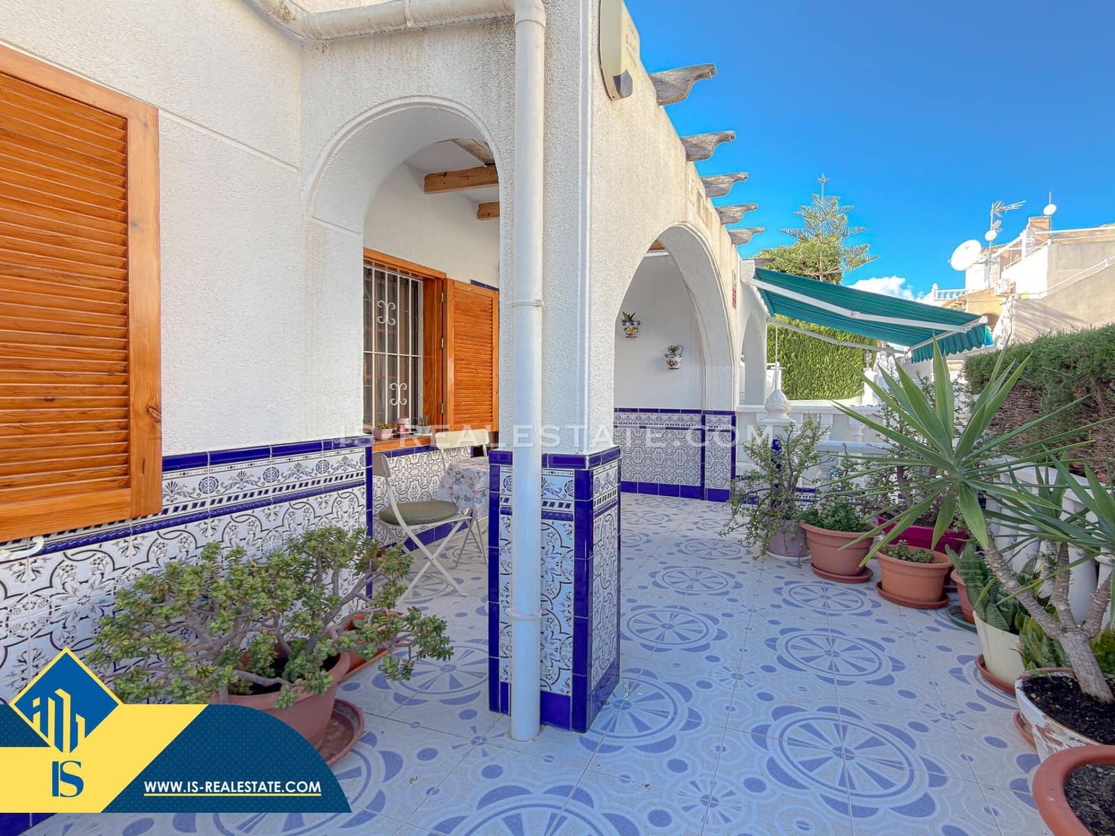 4 bedroom Villa for sale in Los Altos with pool - € 199,900 (Ref: 9425887)