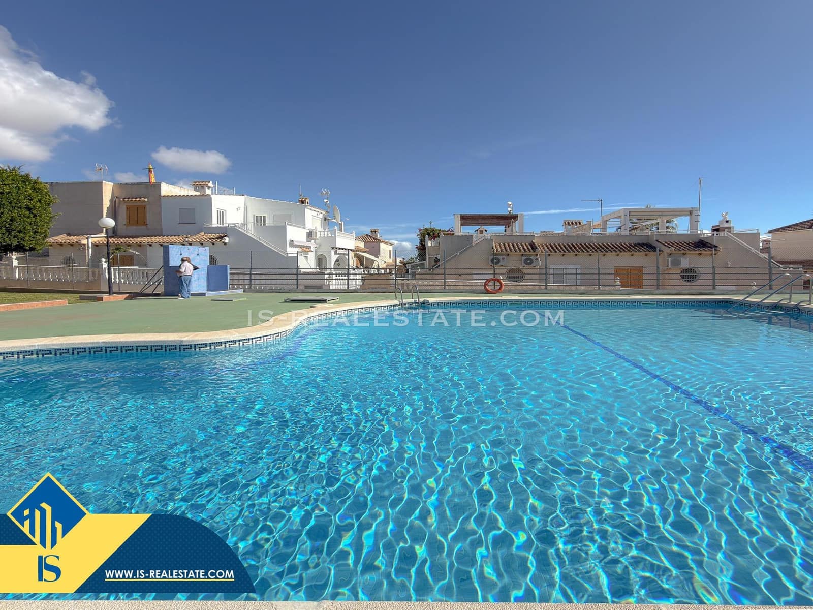 4 bedroom Villa for sale in Los Altos with pool - € 199,900 (Ref: 9425887)