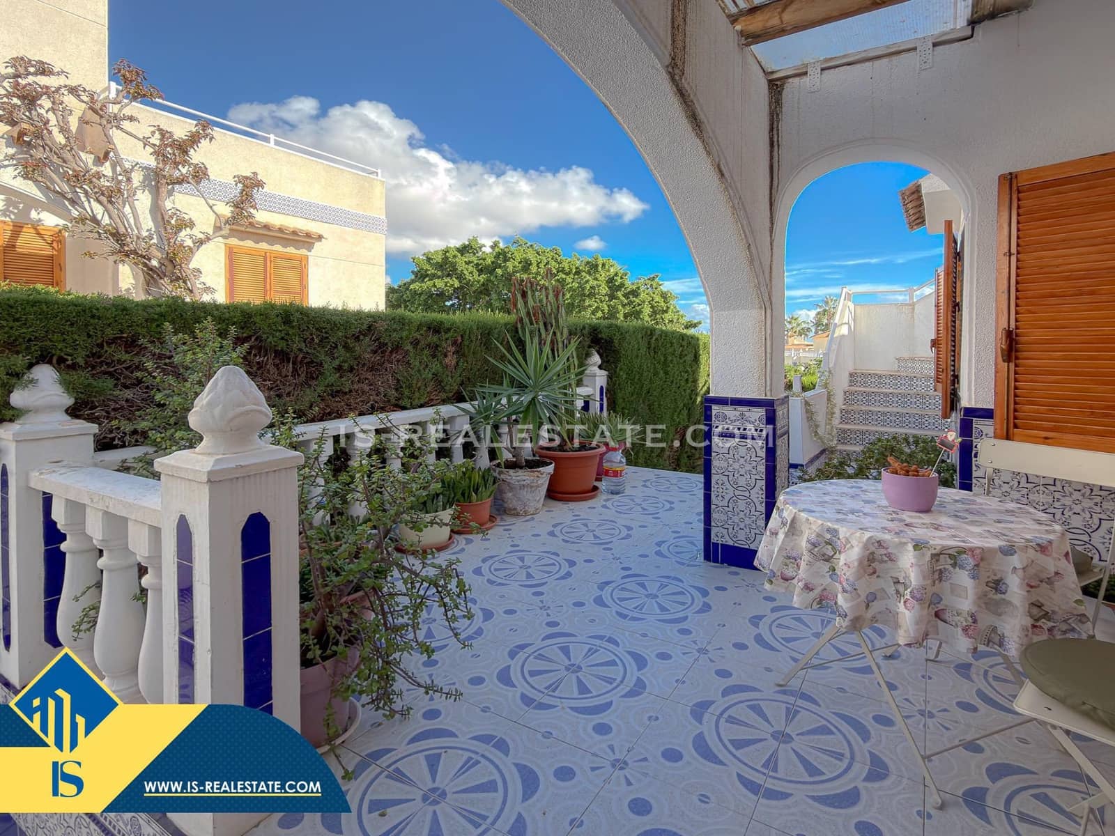 4 bedroom Villa for sale in Los Altos with pool - € 199,900 (Ref: 9425887)