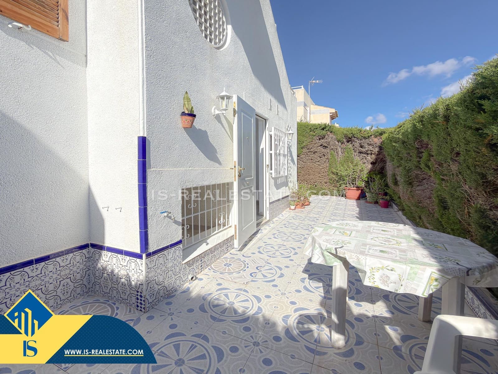 4 bedroom Villa for sale in Los Altos with pool - € 199,900 (Ref: 9425887)