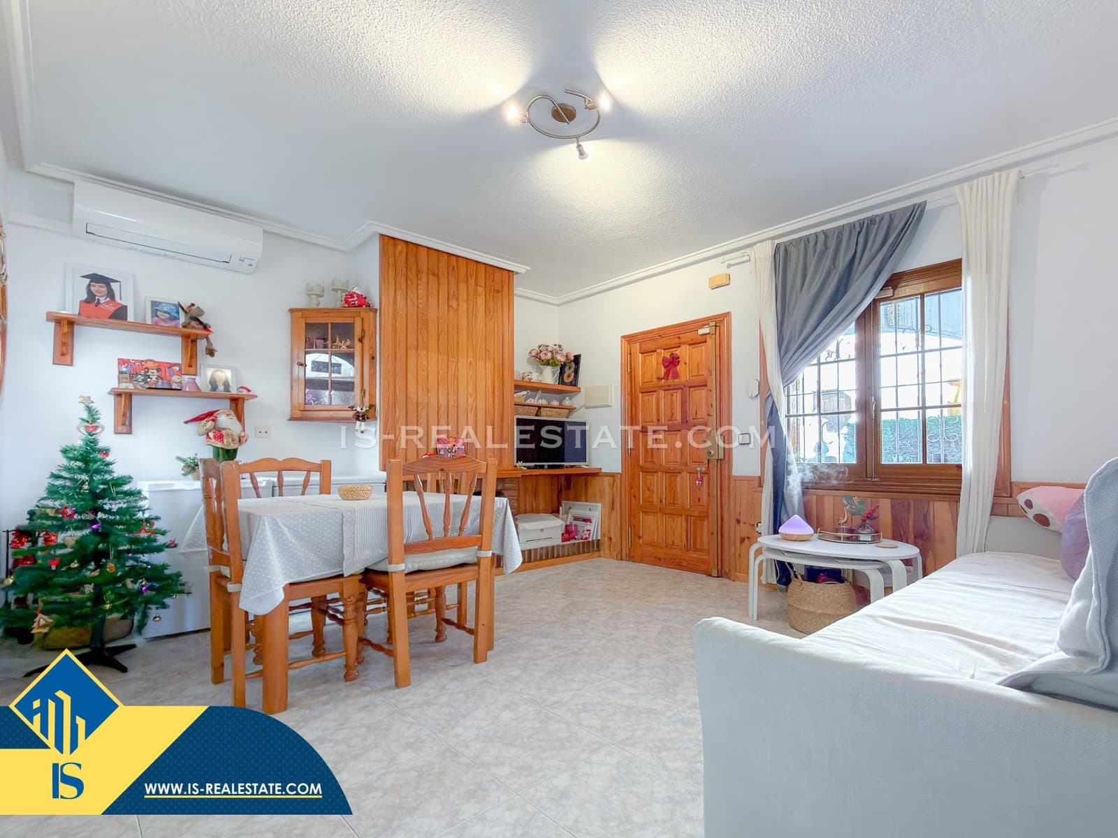 4 bedroom Villa for sale in Los Altos with pool - € 199,900 (Ref: 9425887)