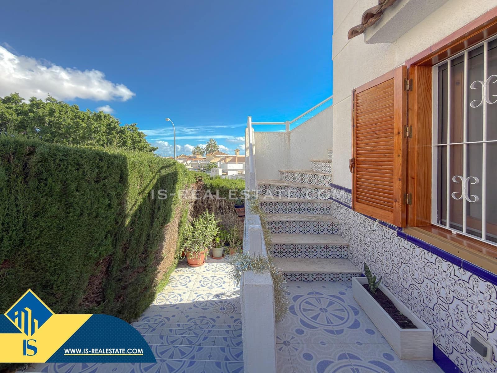 4 bedroom Villa for sale in Los Altos with pool - € 199,900 (Ref: 9425887)