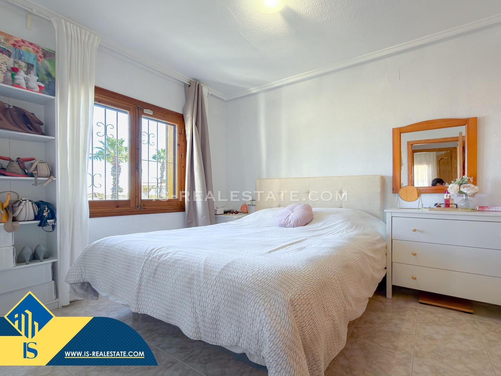 4 bedroom Villa for sale in Los Altos with pool - € 199,900 (Ref: 9425887)