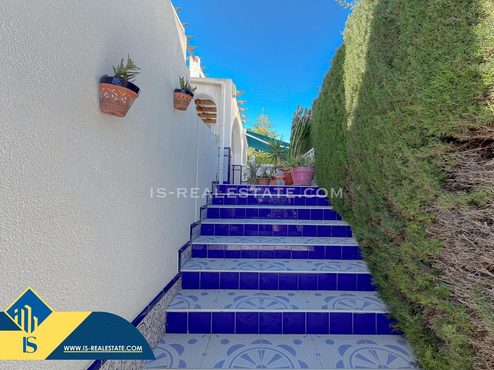 4 bedroom Villa for sale in Los Altos with pool - € 199,900 (Ref: 9425887)