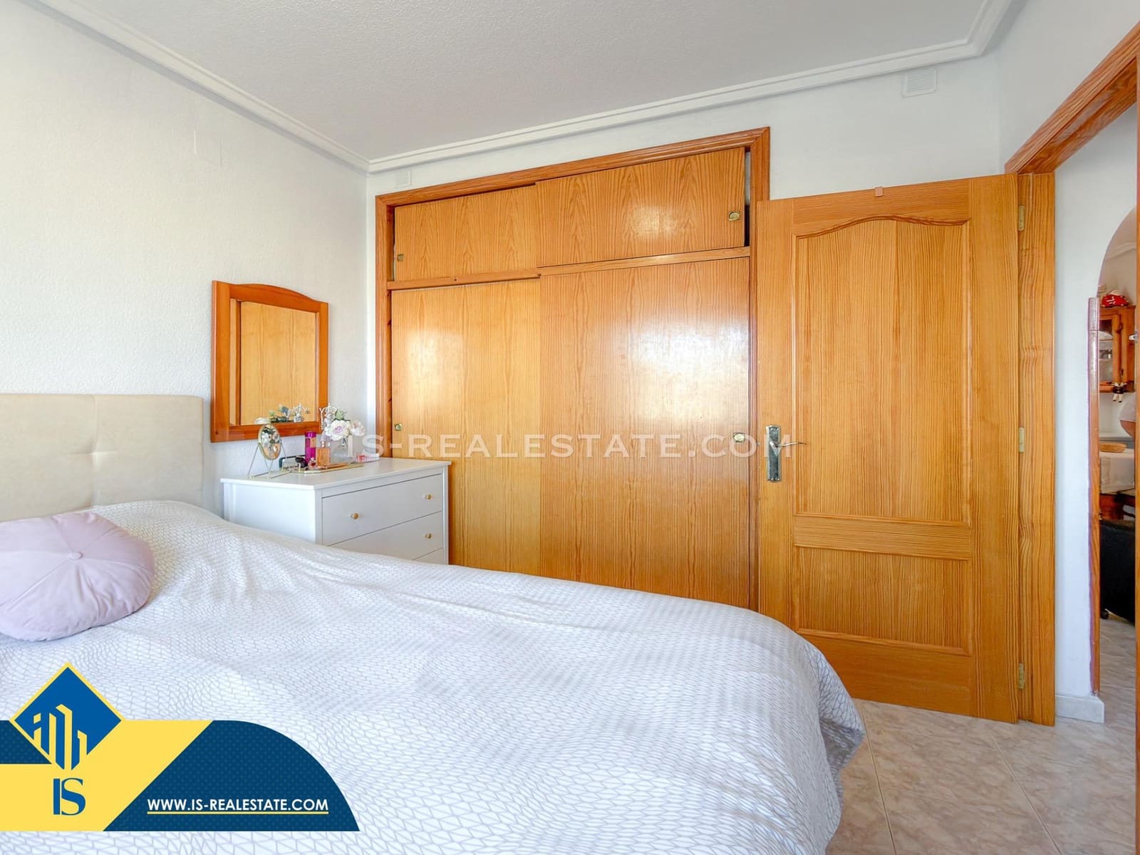 4 bedroom Villa for sale in Los Altos with pool - € 199,900 (Ref: 9425887)