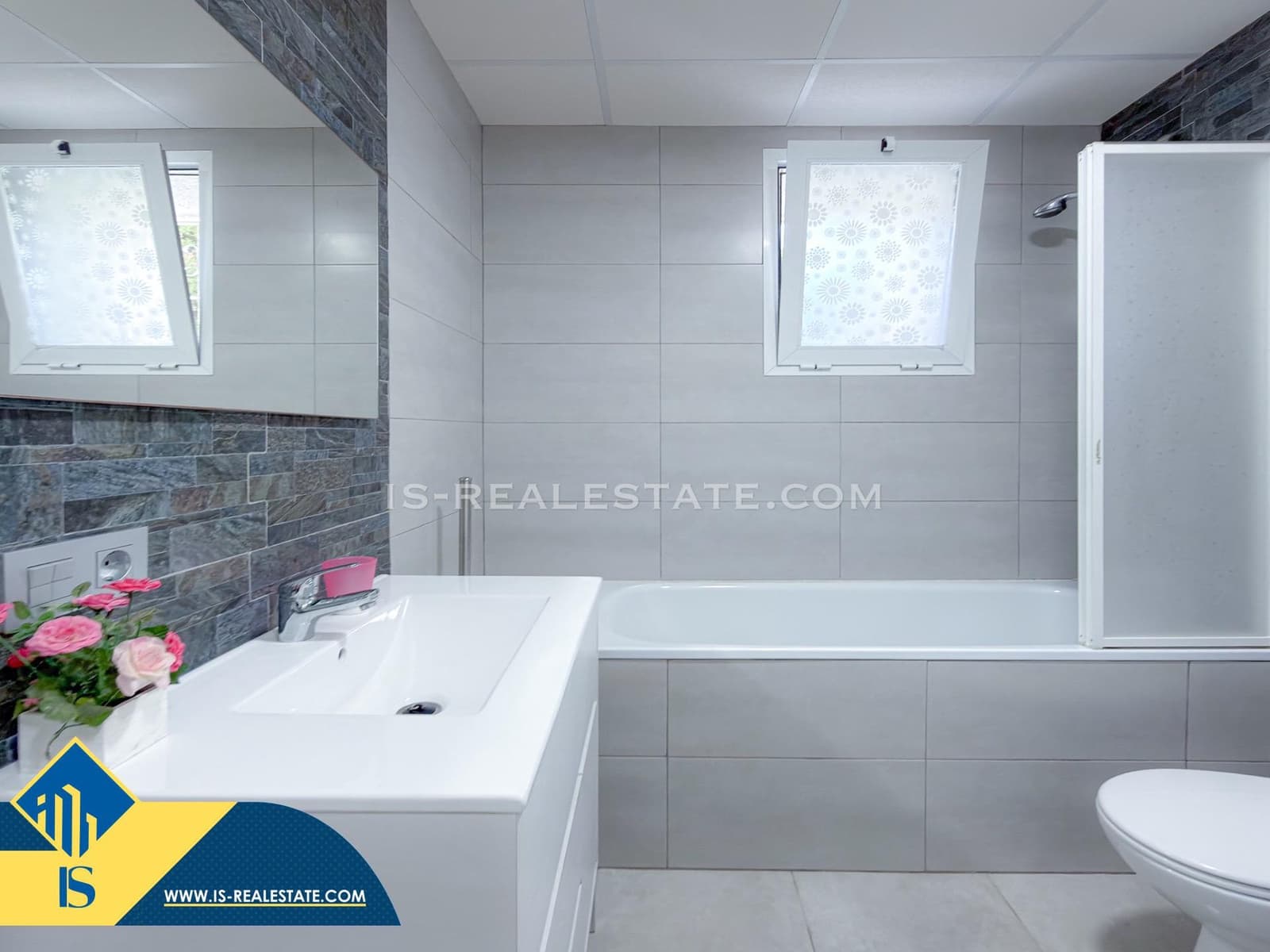 4 bedroom Villa for sale in Los Altos with pool - € 199,900 (Ref: 9425887)