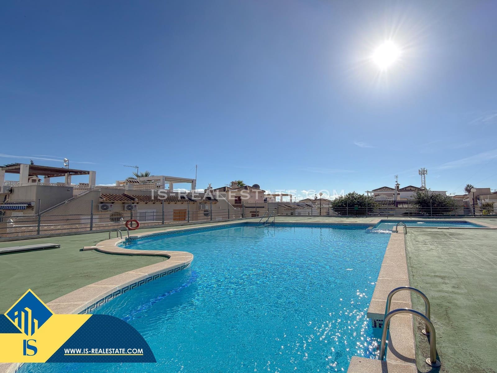 4 bedroom Villa for sale in Los Altos with pool - € 199,900 (Ref: 9425887)