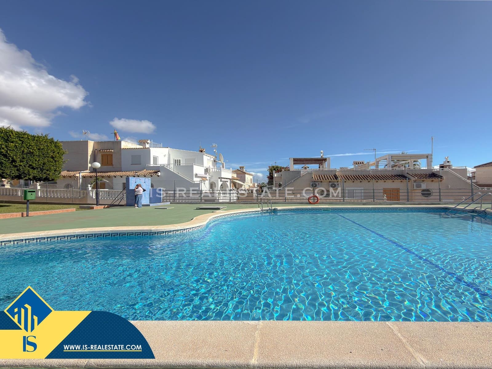 4 bedroom Villa for sale in Los Altos with pool - € 199,900 (Ref: 9425887)