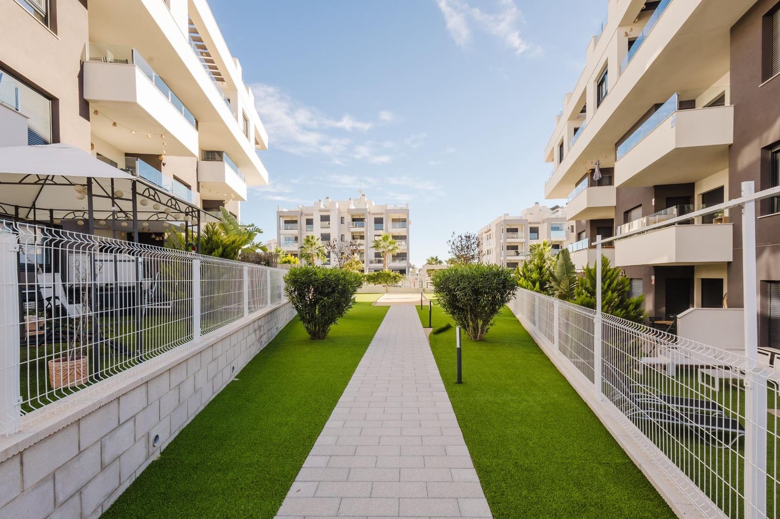 2 soverom Leilighet til salgs i Villamartin med svømmebasseng garasje - € 249 500 (Ref: 9437155)