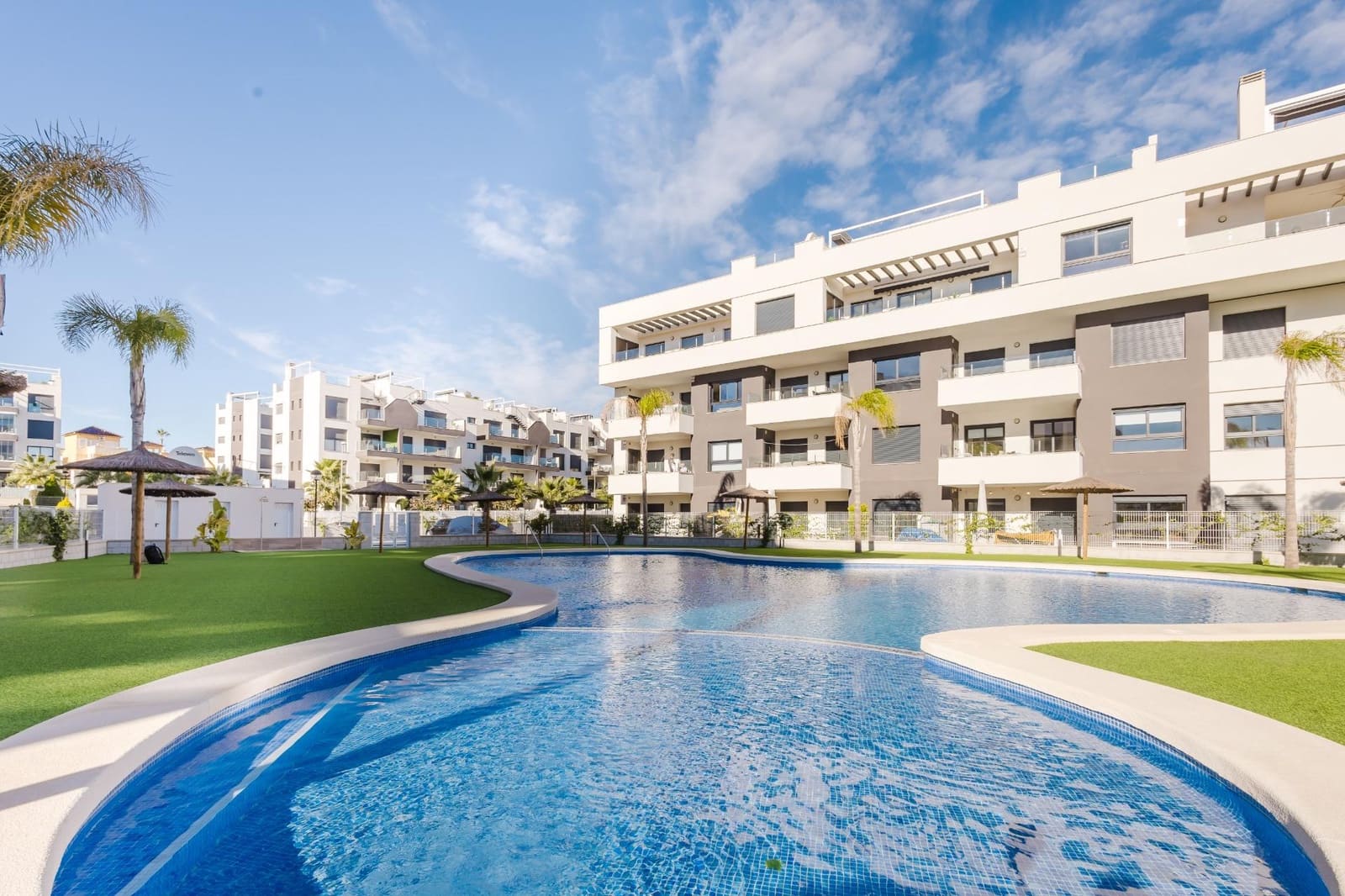 2 soverom Leilighet til salgs i Villamartin med svømmebasseng garasje - € 249 500 (Ref: 9437155)